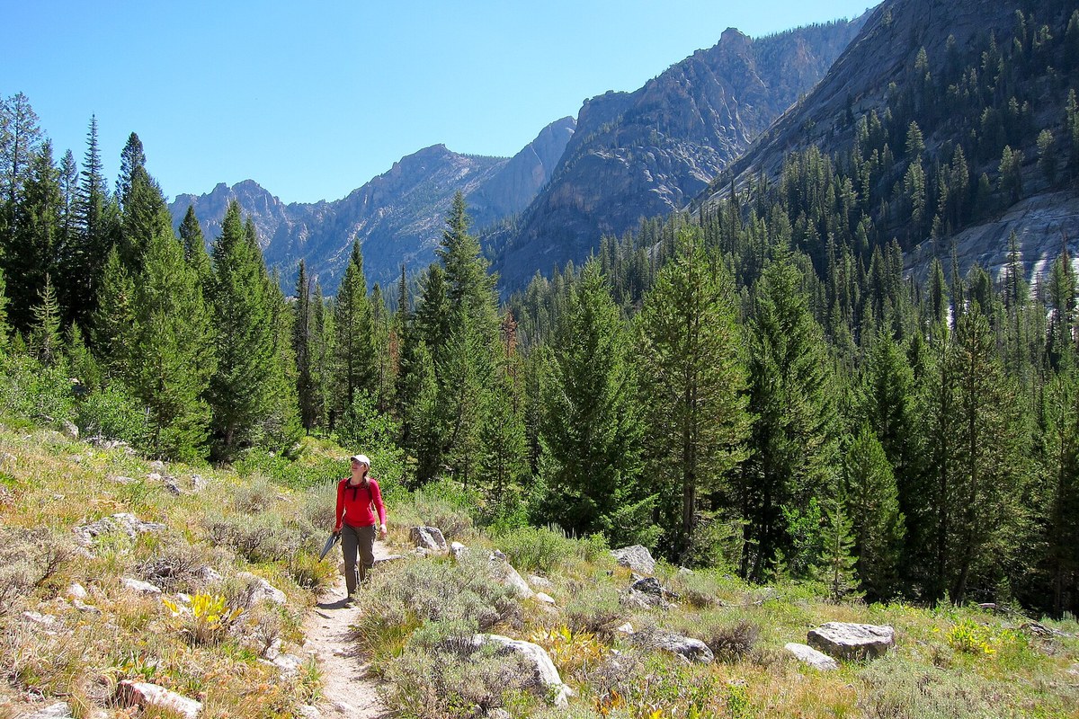 Alpine Lake Day-Hike Kit